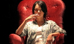 娇羞的妻子